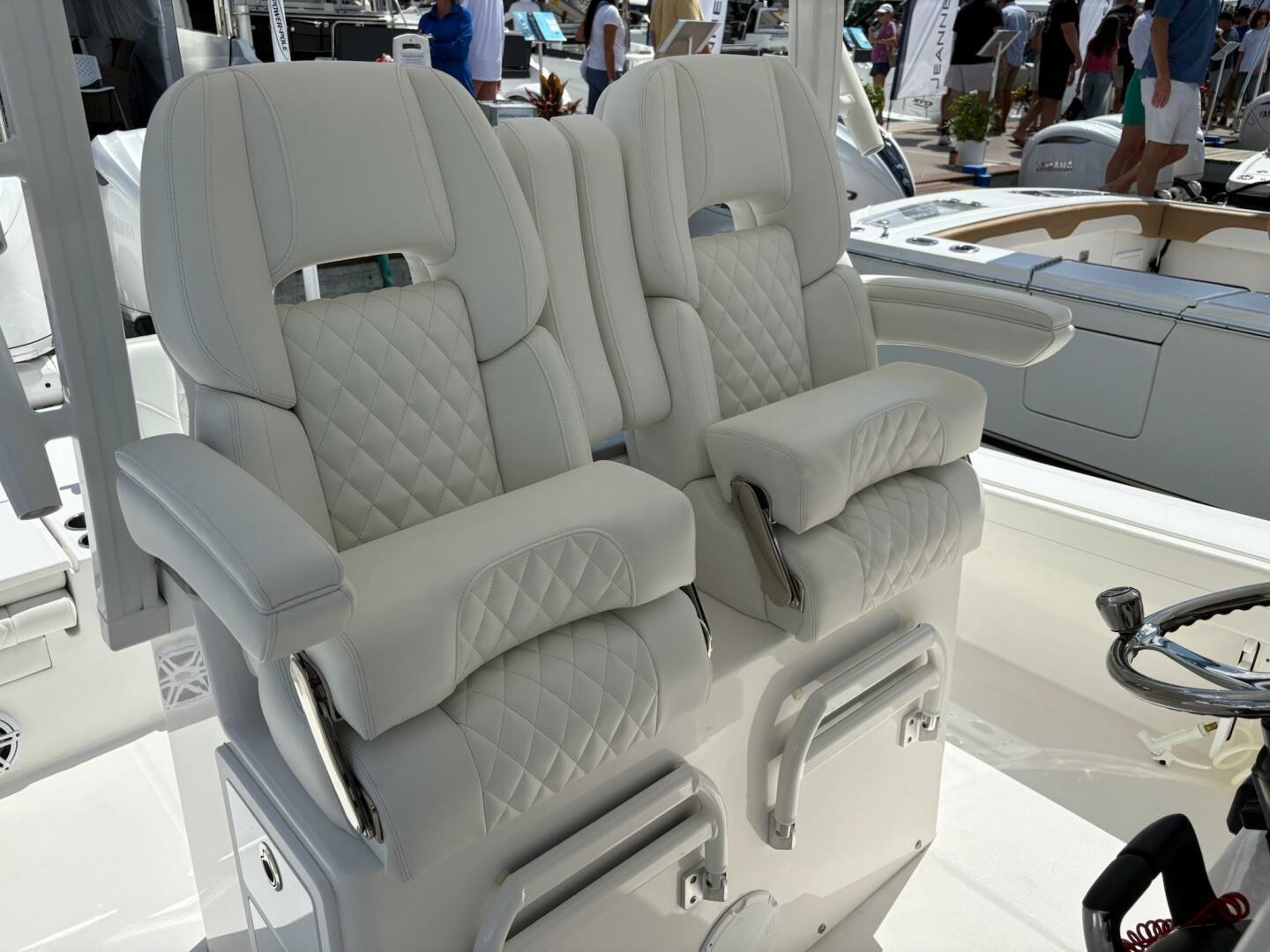 2025 Regulator 30 XO-8