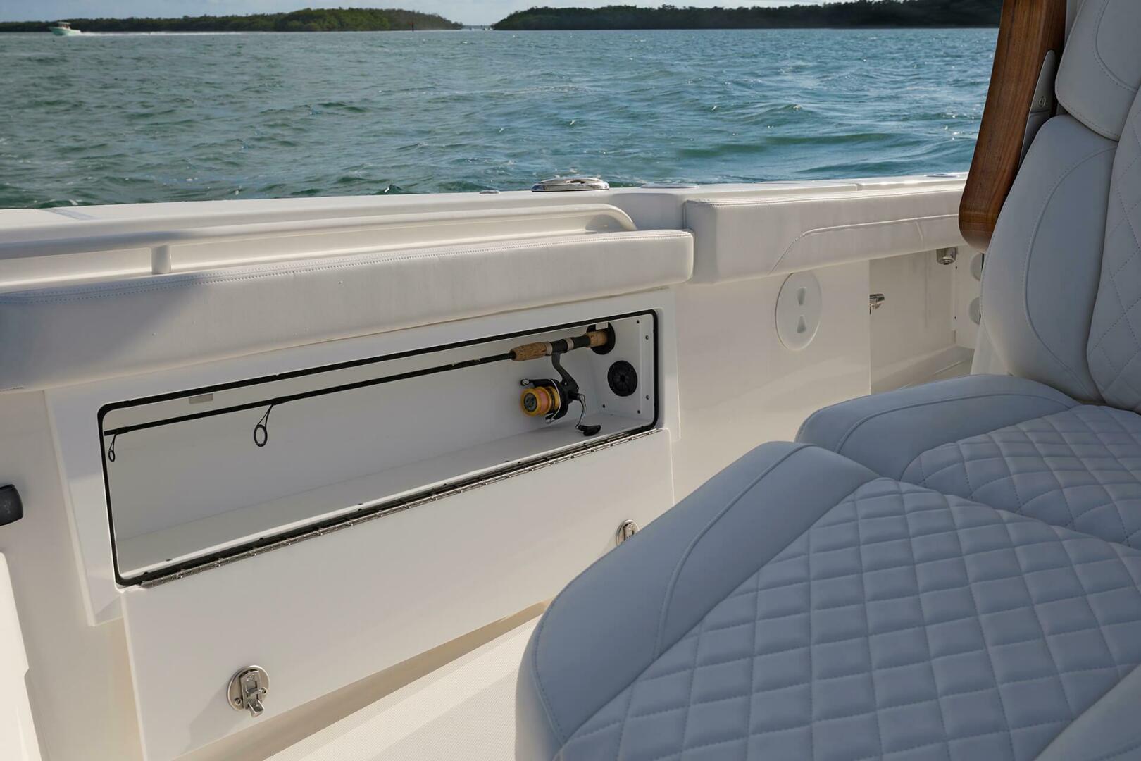 2025 Regulator 30 XO-17