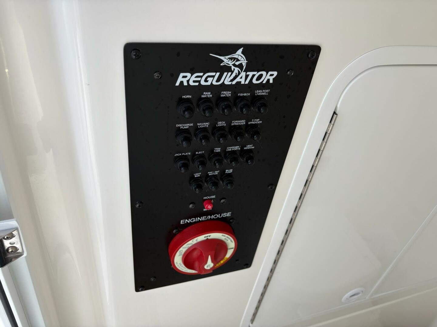2025 Regulator 30 XO-18