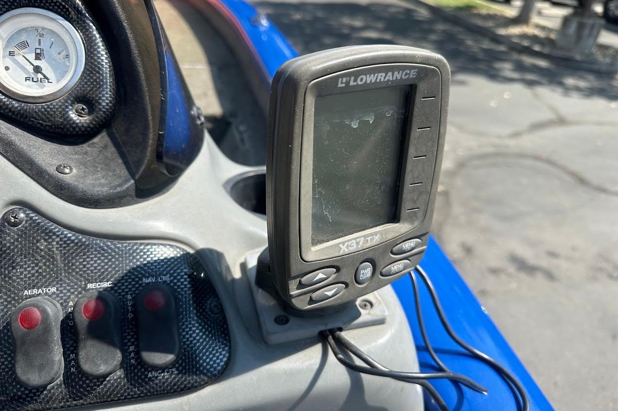 2005 Bass Tracker Pro Team 175 dashboard with Lowrance X37 TX fish finder.