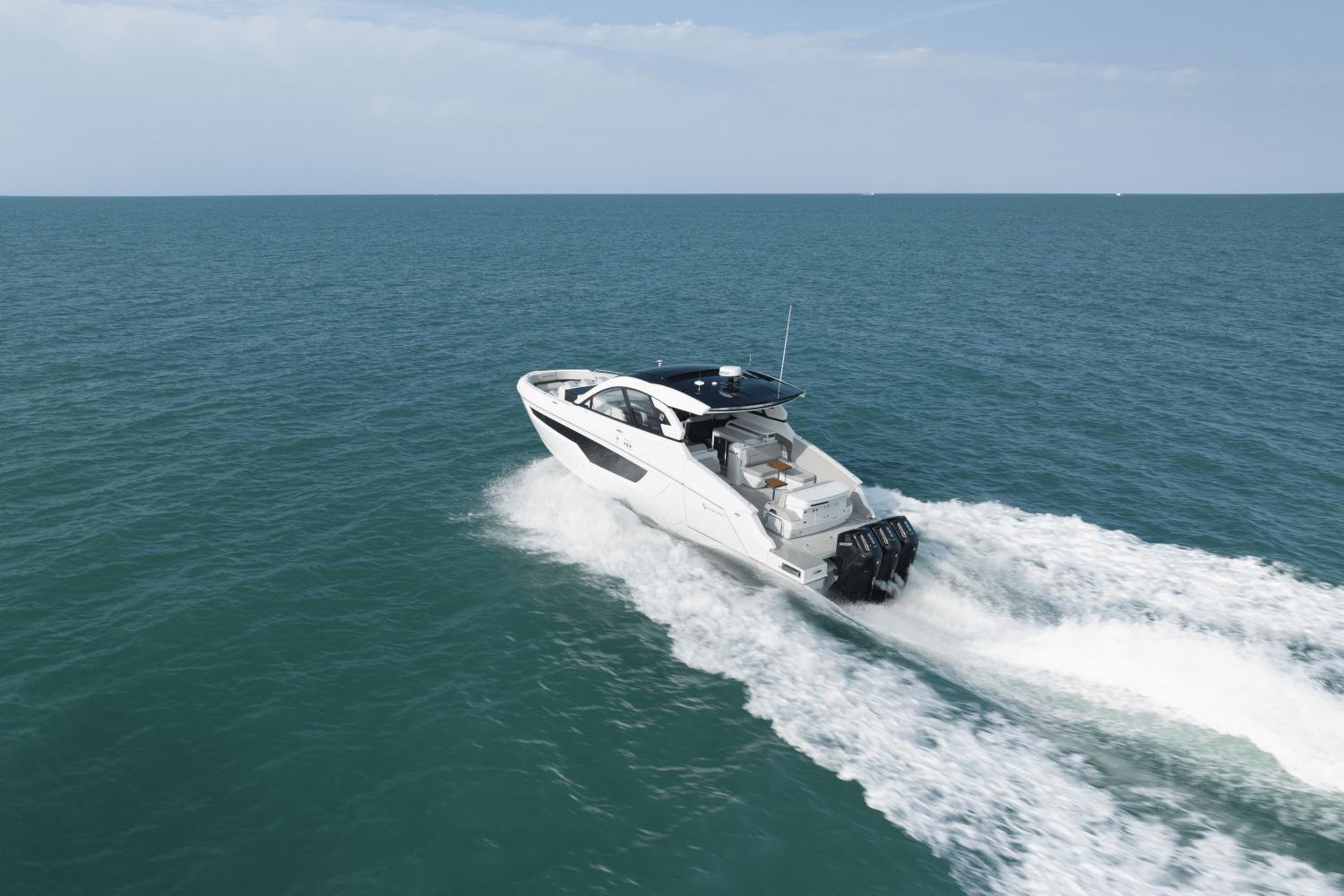 2025-cruisers-yachts-50-gls-outboard-power-9754114-976602503-0-100420251325-3
