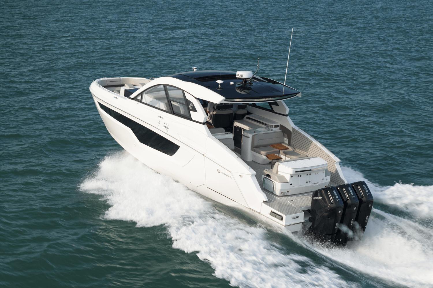 2025-cruisers-yachts-50-gls-outboard-power-9754114-976602504-0-100420251325-4