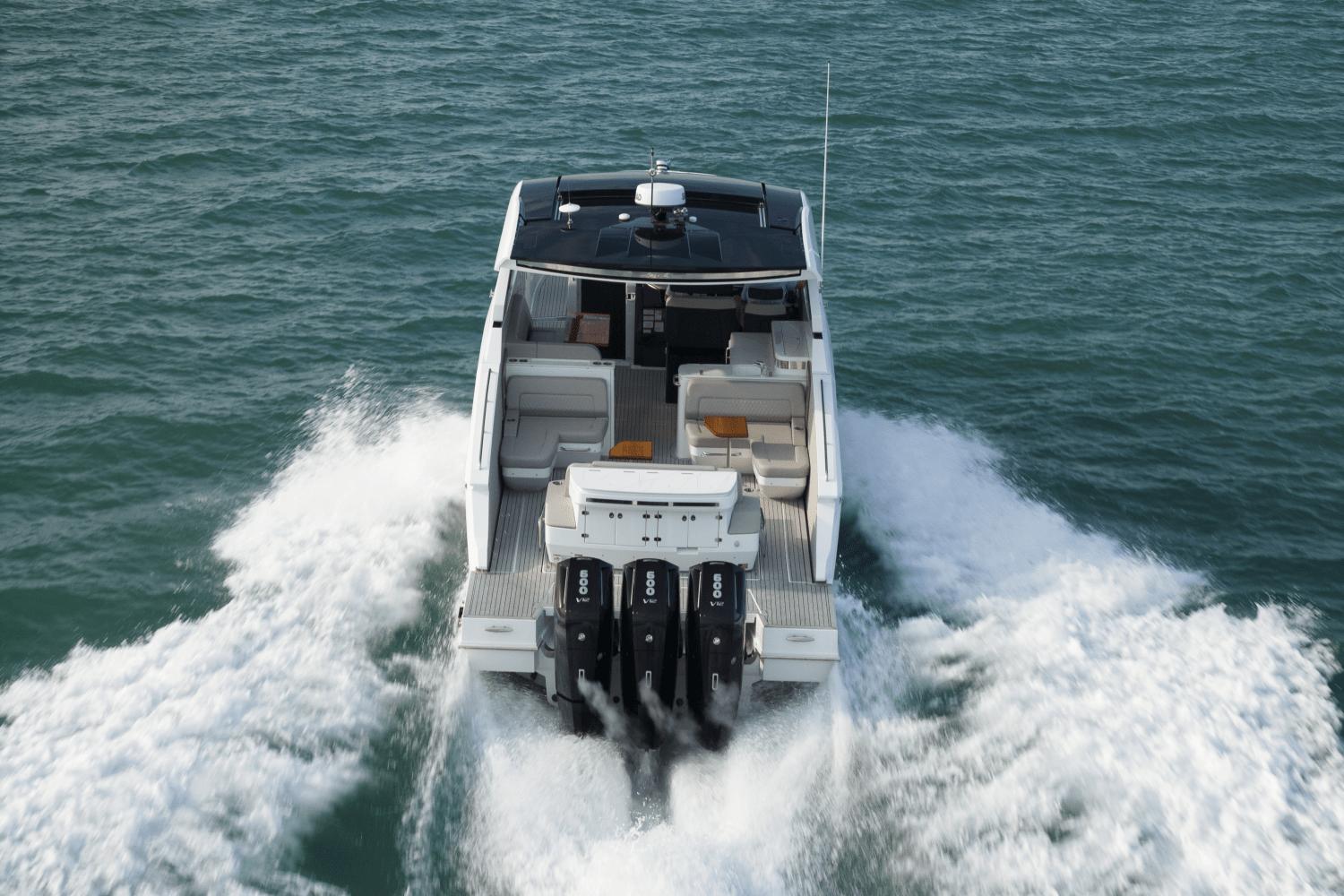 2025-cruisers-yachts-50-gls-outboard-power-9754114-976602505-0-100420251325-5