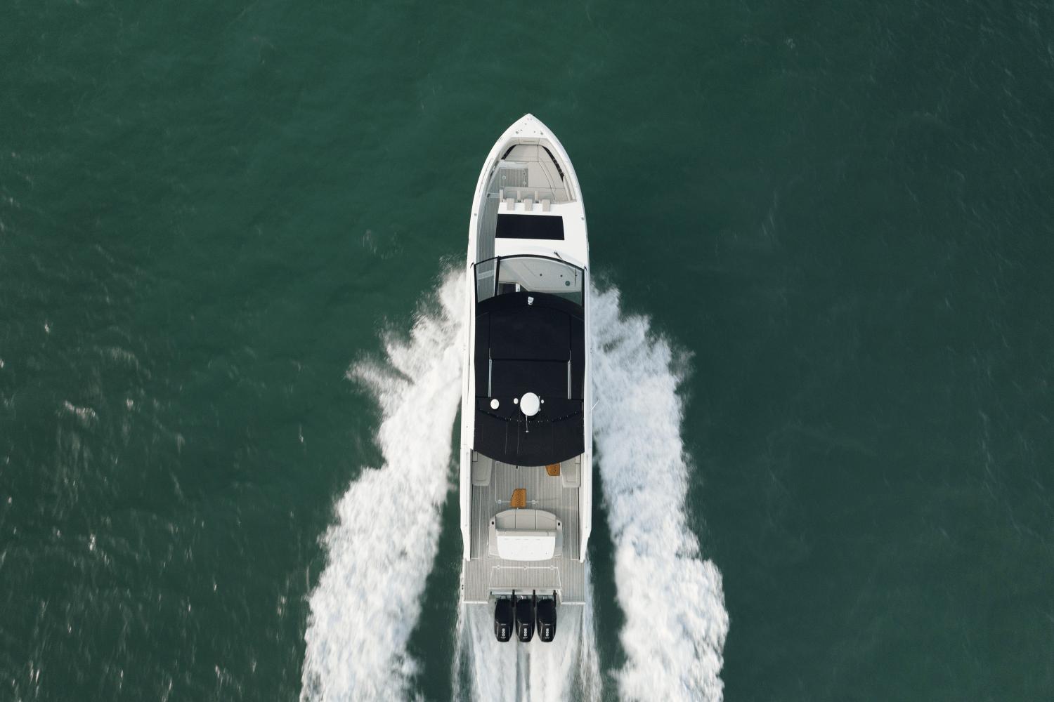 2025-cruisers-yachts-50-gls-outboard-power-9754114-976602508-0-100420251325-8