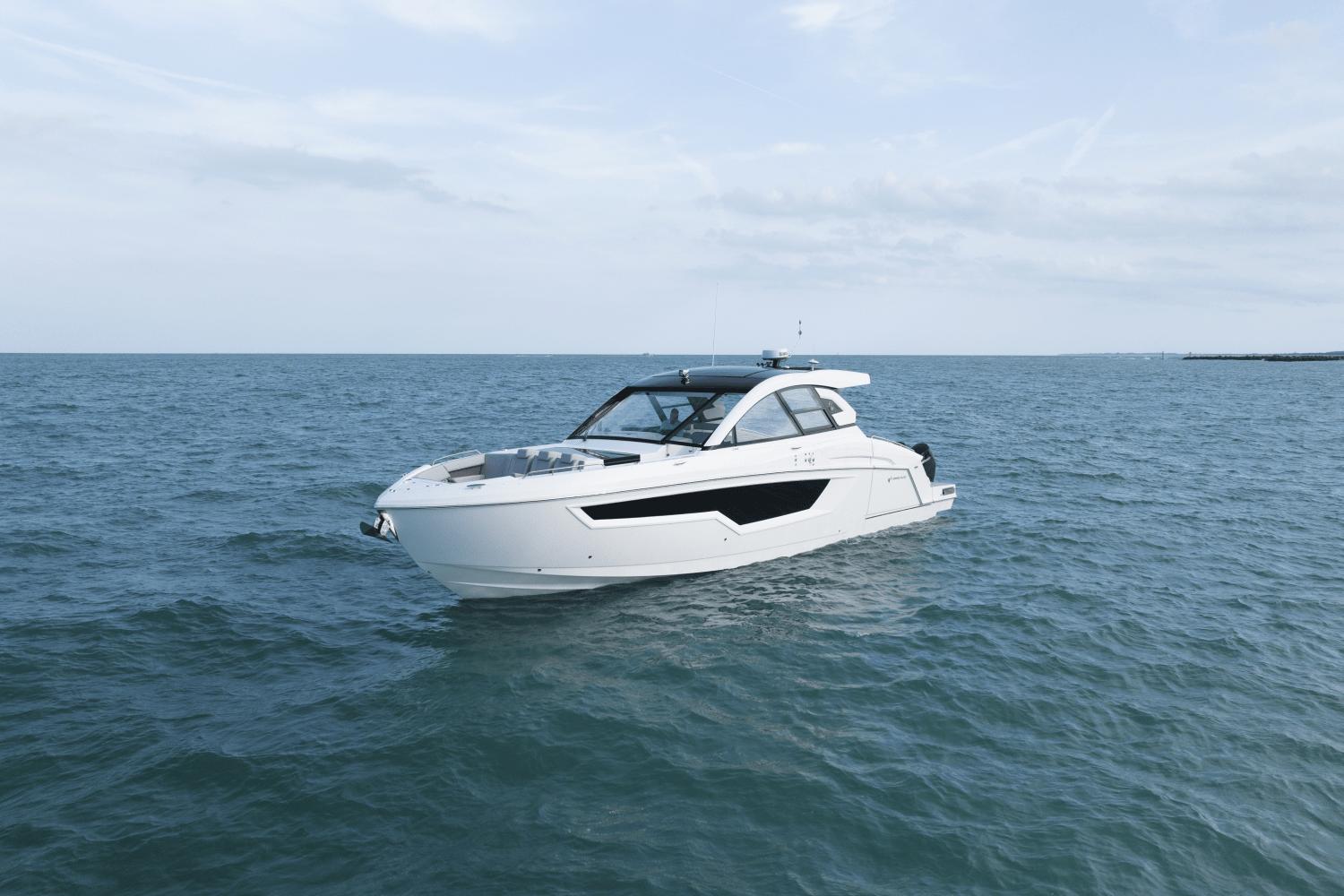 2025-cruisers-yachts-50-gls-outboard-power-9754114-976602510-0-100420251325-10