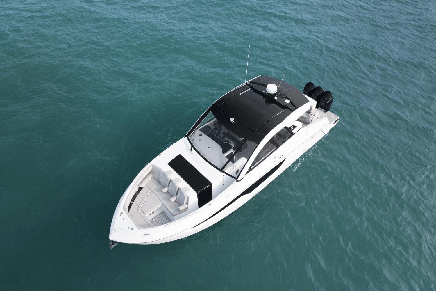 2025-cruisers-yachts-50-gls-outboard-power-9754114-976602512-0-100420251325-12