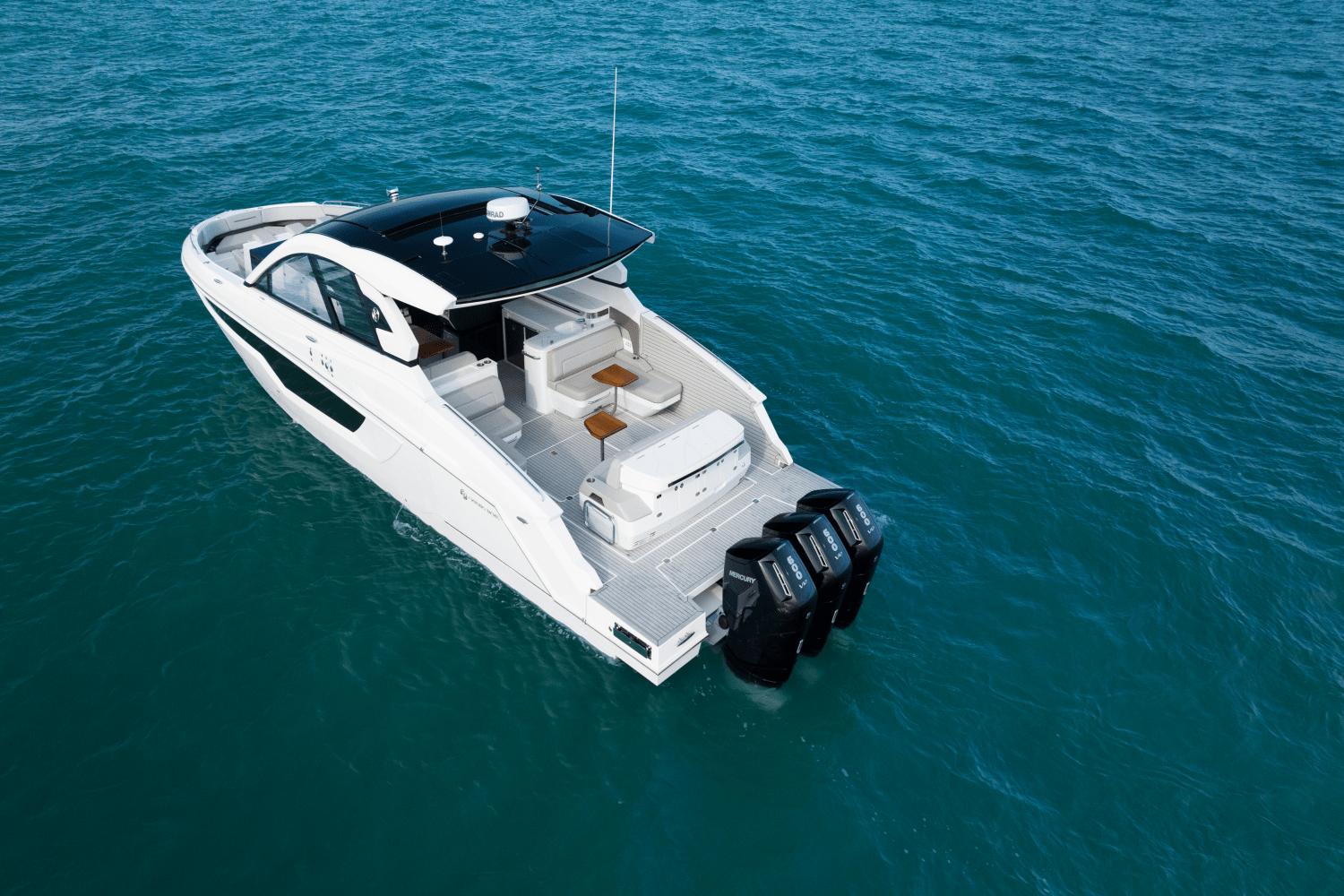 2025-cruisers-yachts-50-gls-outboard-power-9754114-976602514-0-100420251325-14