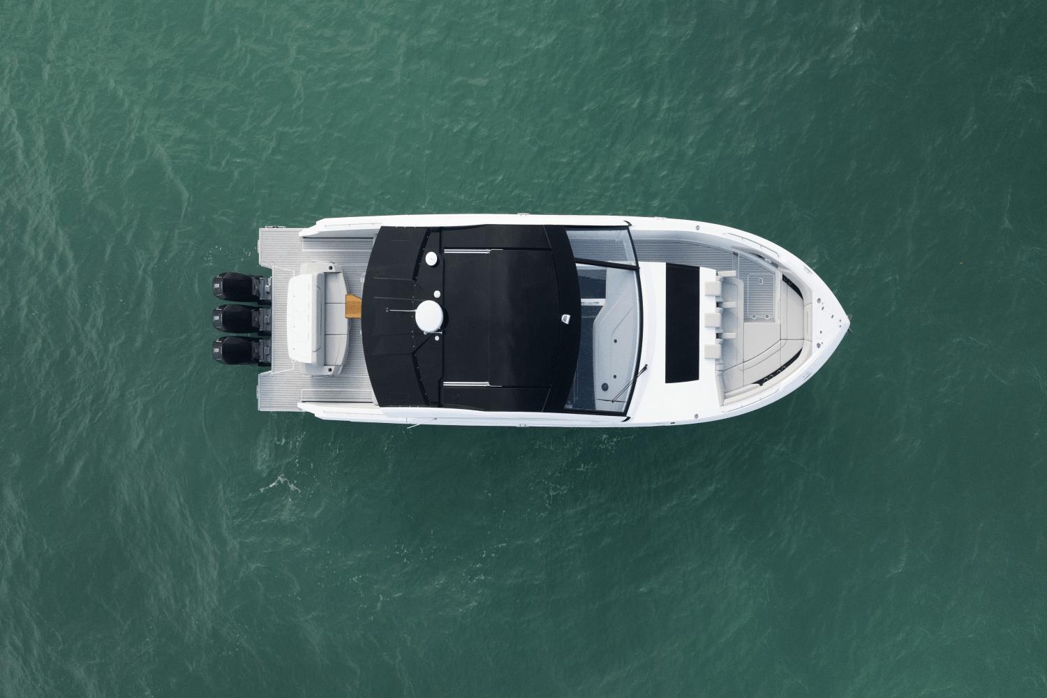2025-cruisers-yachts-50-gls-outboard-power-9754114-976602516-0-100420251325-16