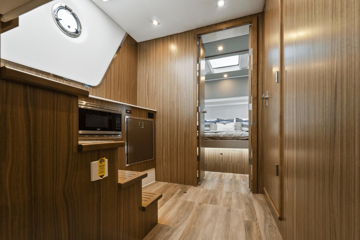 2025-cruisers-yachts-50-gls-outboard-power-9754114-976602526-0-100420251325-26