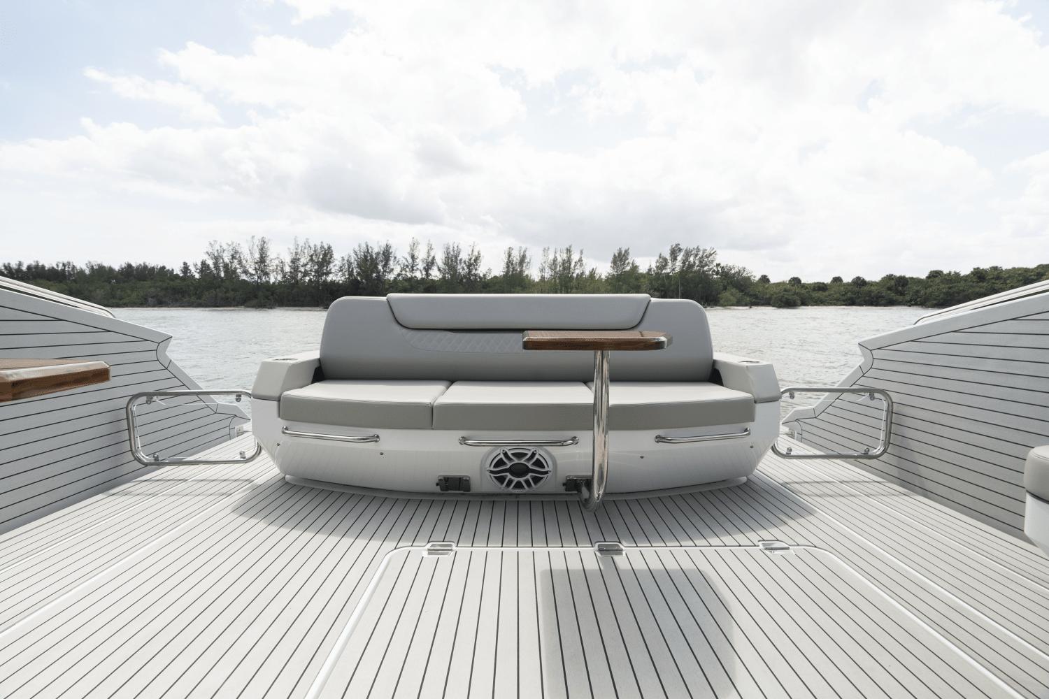 2025-cruisers-yachts-50-gls-outboard-power-9754114-976602550-0-100420251326-50