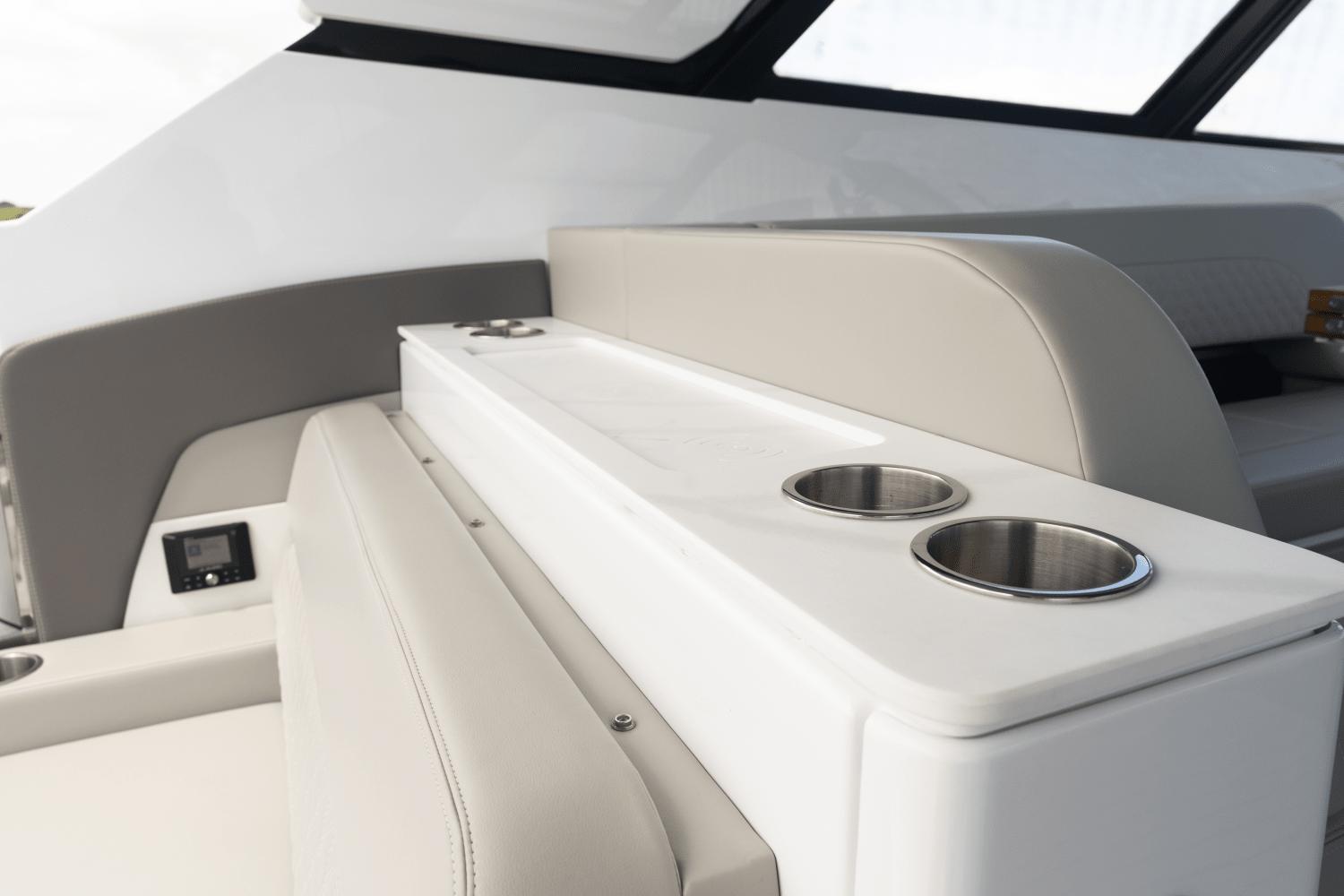 2025-cruisers-yachts-50-gls-outboard-power-9754114-976602552-0-100420251326-52