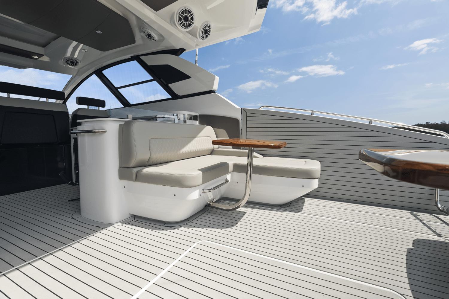 2025-cruisers-yachts-50-gls-outboard-power-9754114-976602555-0-100420251326-55