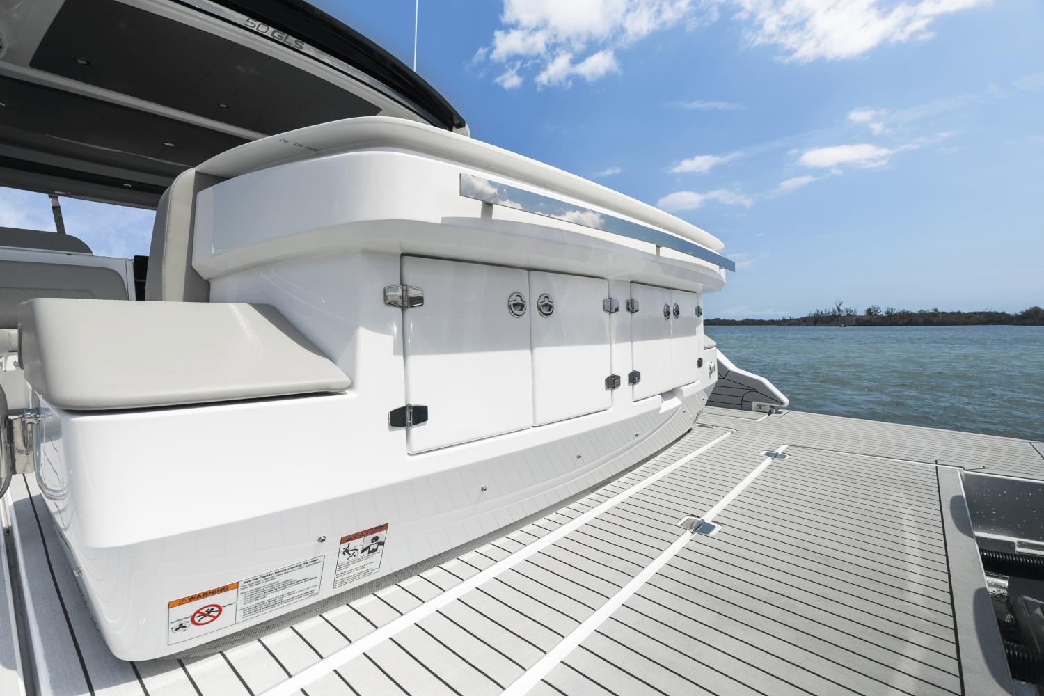 2025-cruisers-yachts-50-gls-outboard-power-9754114-976602560-0-100420251326-60