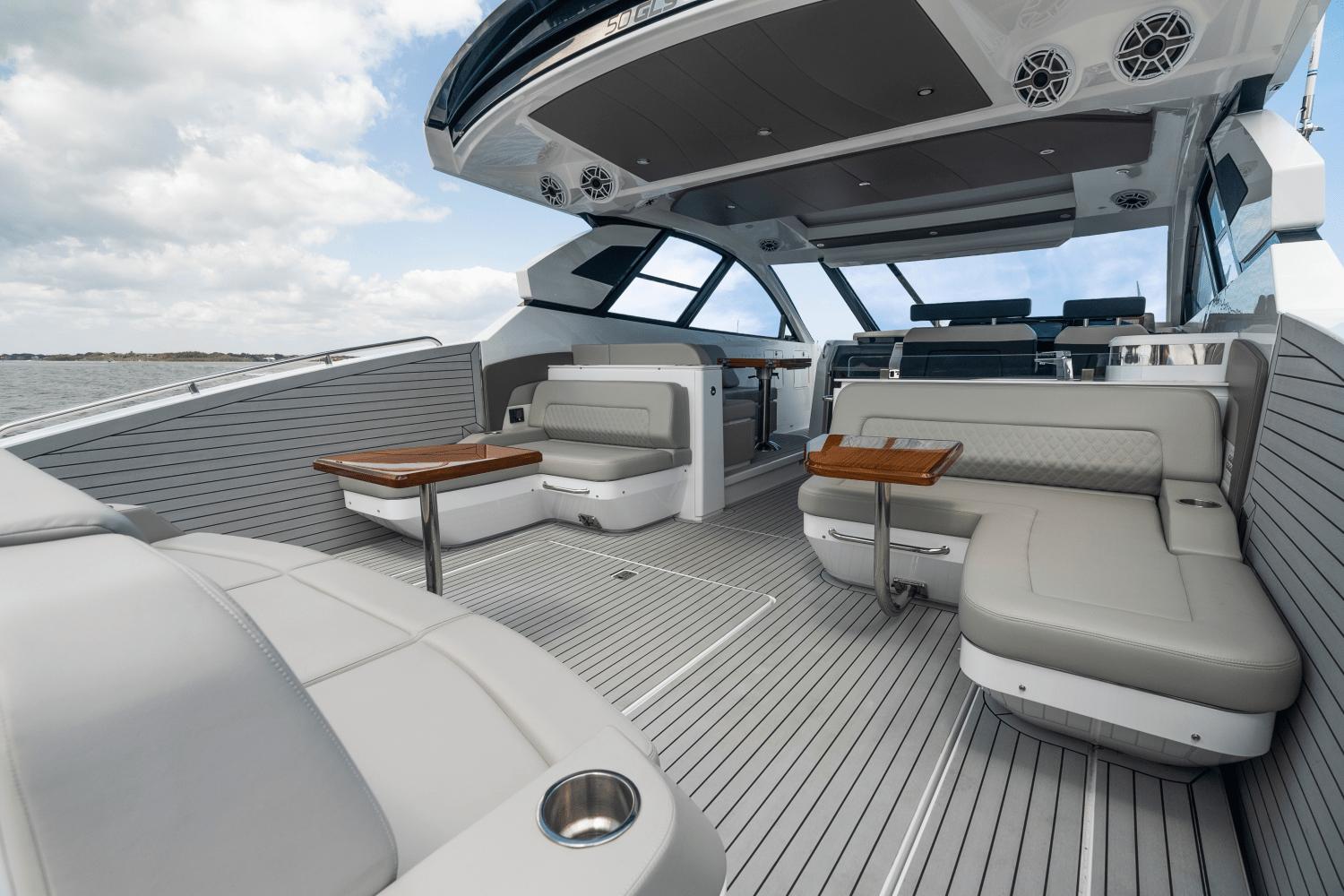 2025-cruisers-yachts-50-gls-outboard-power-9754114-976602563-0-100420251326-63