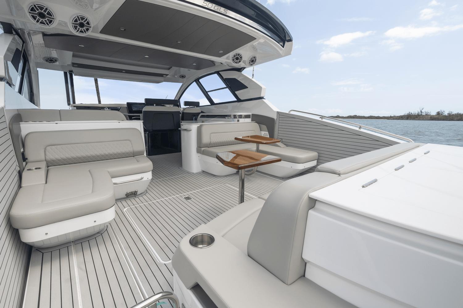 2025-cruisers-yachts-50-gls-outboard-power-9754114-976602564-0-100420251326-64