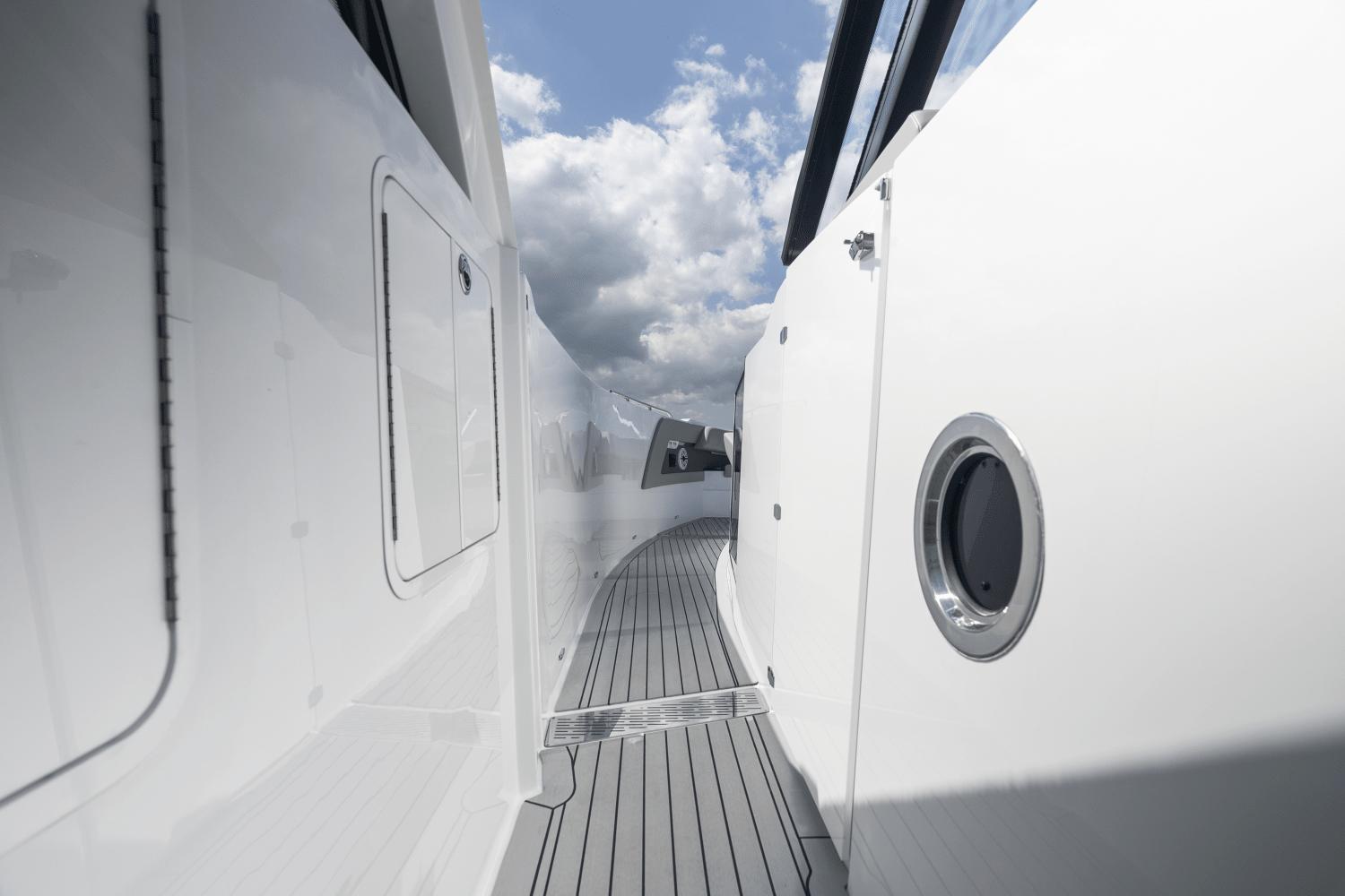 2025-cruisers-yachts-50-gls-outboard-power-9754114-976602565-0-100420251326-65