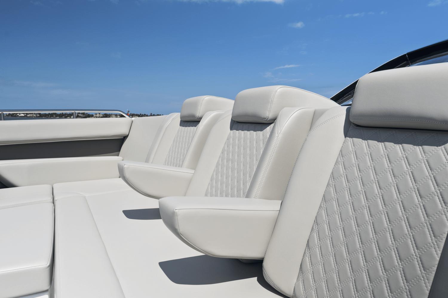 2025-cruisers-yachts-50-gls-outboard-power-9754114-976602567-0-100420251326-67
