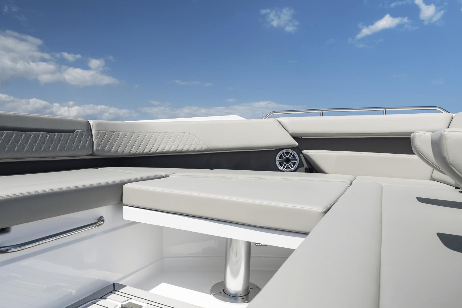 2025-cruisers-yachts-50-gls-outboard-power-9754114-976602568-0-100420251326-68