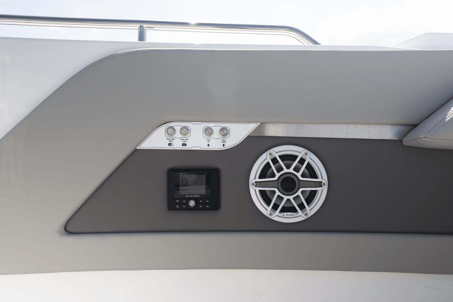 2025-cruisers-yachts-50-gls-outboard-power-9754114-976602570-0-100420251326-70