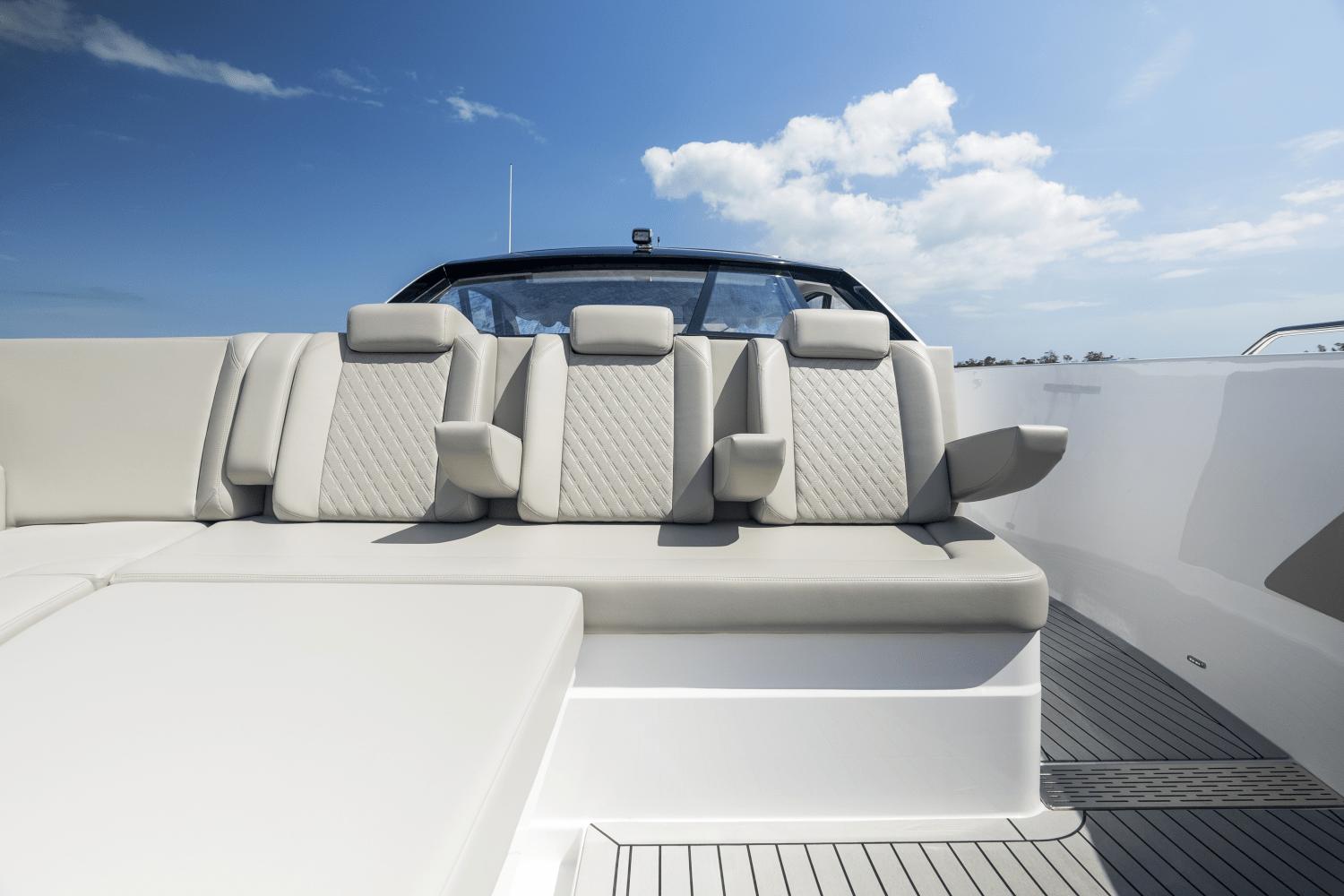 2025-cruisers-yachts-50-gls-outboard-power-9754114-976602571-0-100420251326-71