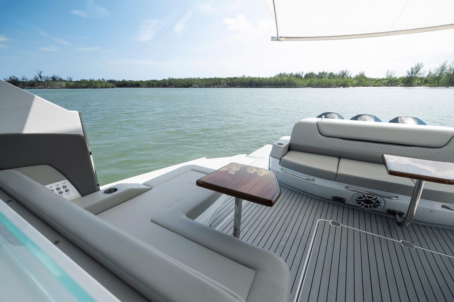 2025-cruisers-yachts-50-gls-outboard-power-9754114-976602574-0-100420251326-74