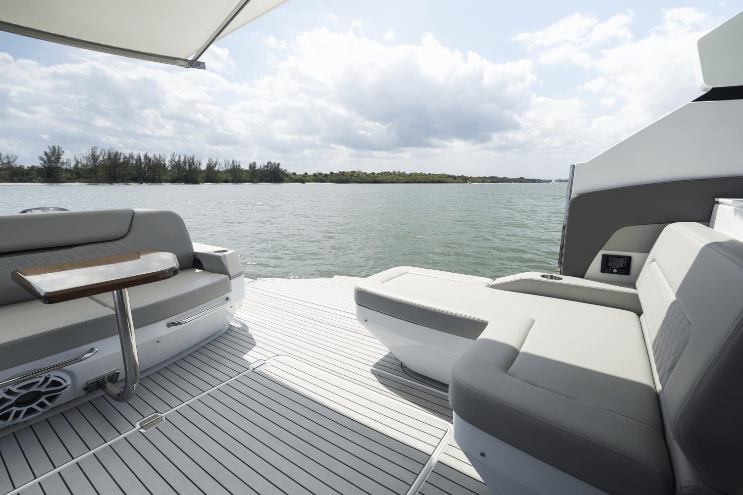 2025-cruisers-yachts-50-gls-outboard-power-9754114-976602576-0-100420251326-76