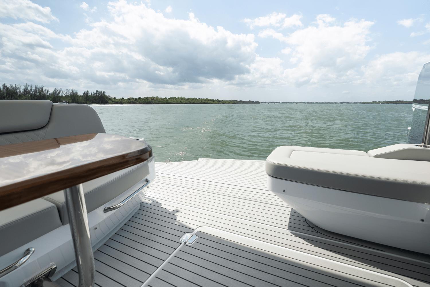 2025-cruisers-yachts-50-gls-outboard-power-9754114-976602577-0-100420251326-77