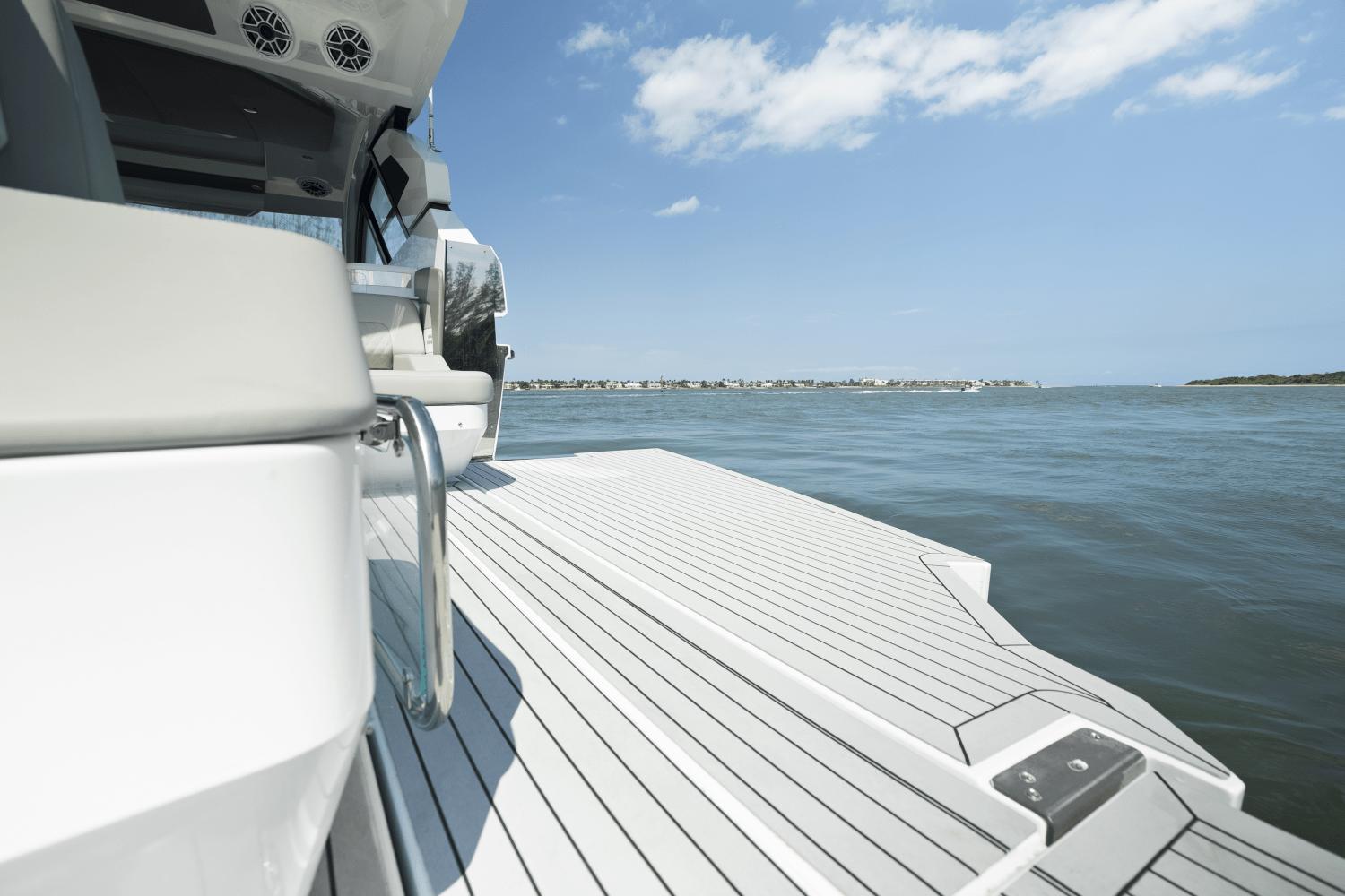 2025-cruisers-yachts-50-gls-outboard-power-9754114-976602580-0-100420251326-80