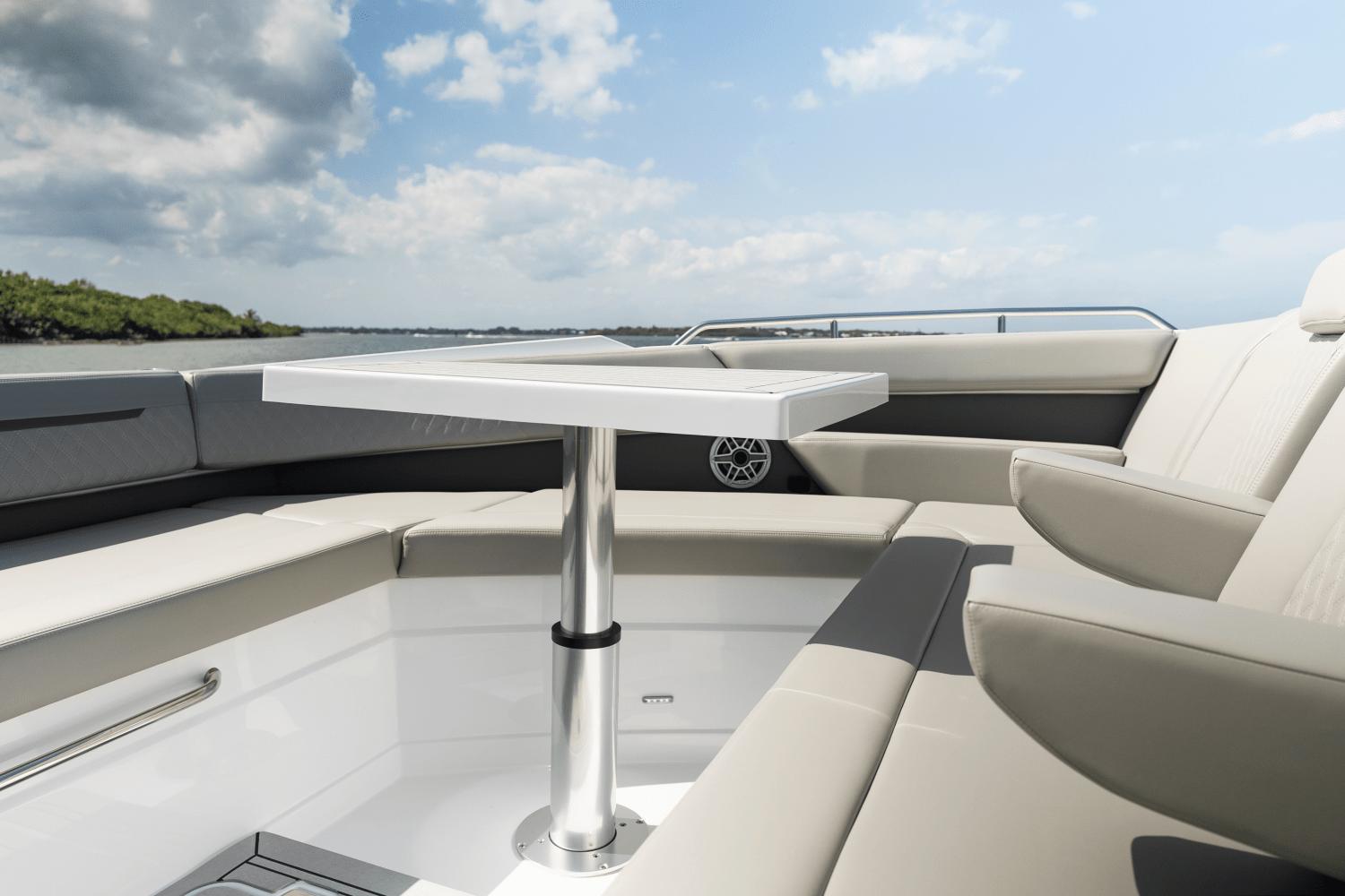 2025-cruisers-yachts-50-gls-outboard-power-9754114-976602582-0-100420251326-82