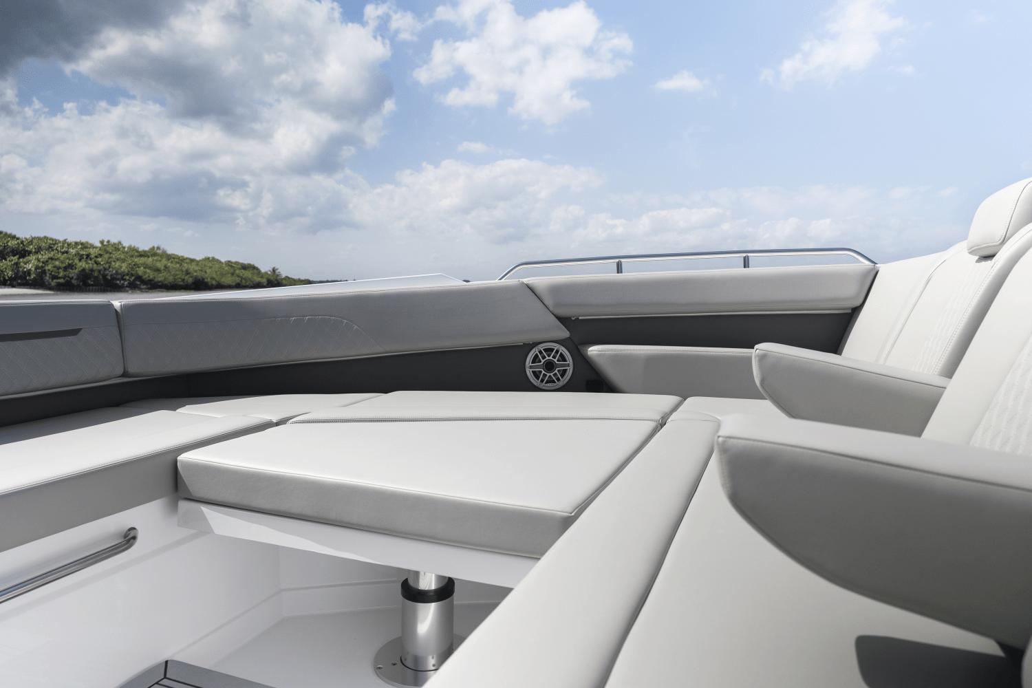 2025-cruisers-yachts-50-gls-outboard-power-9754114-976602583-0-100420251326-83
