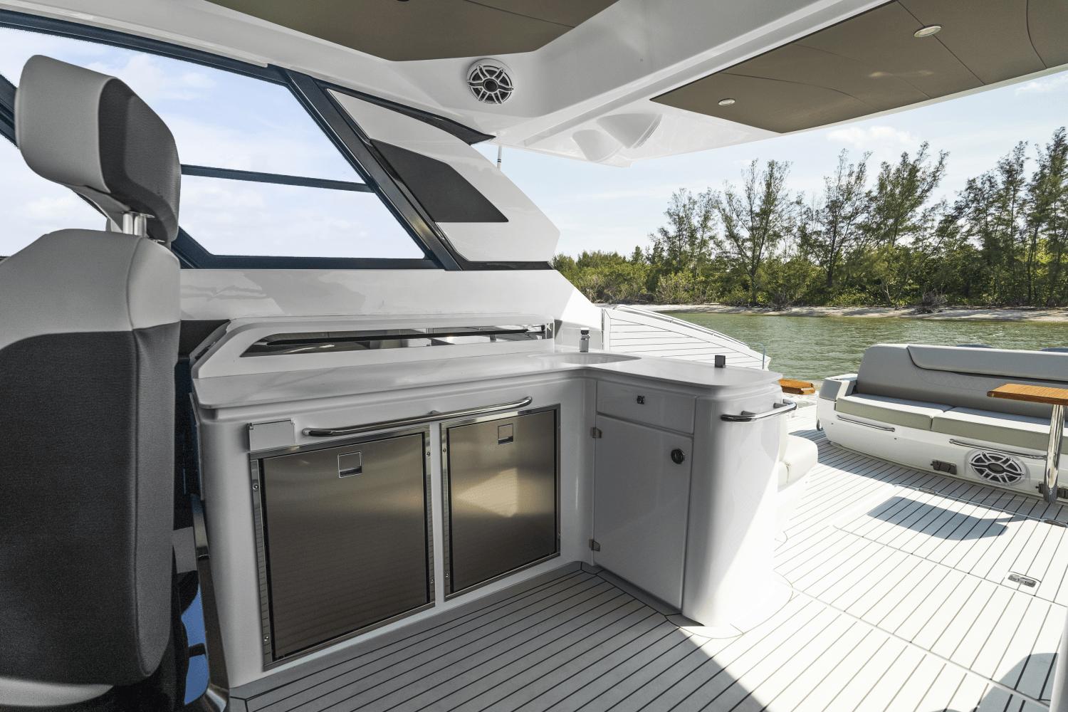 2025-cruisers-yachts-50-gls-outboard-power-9754114-976602587-0-100420251326-87