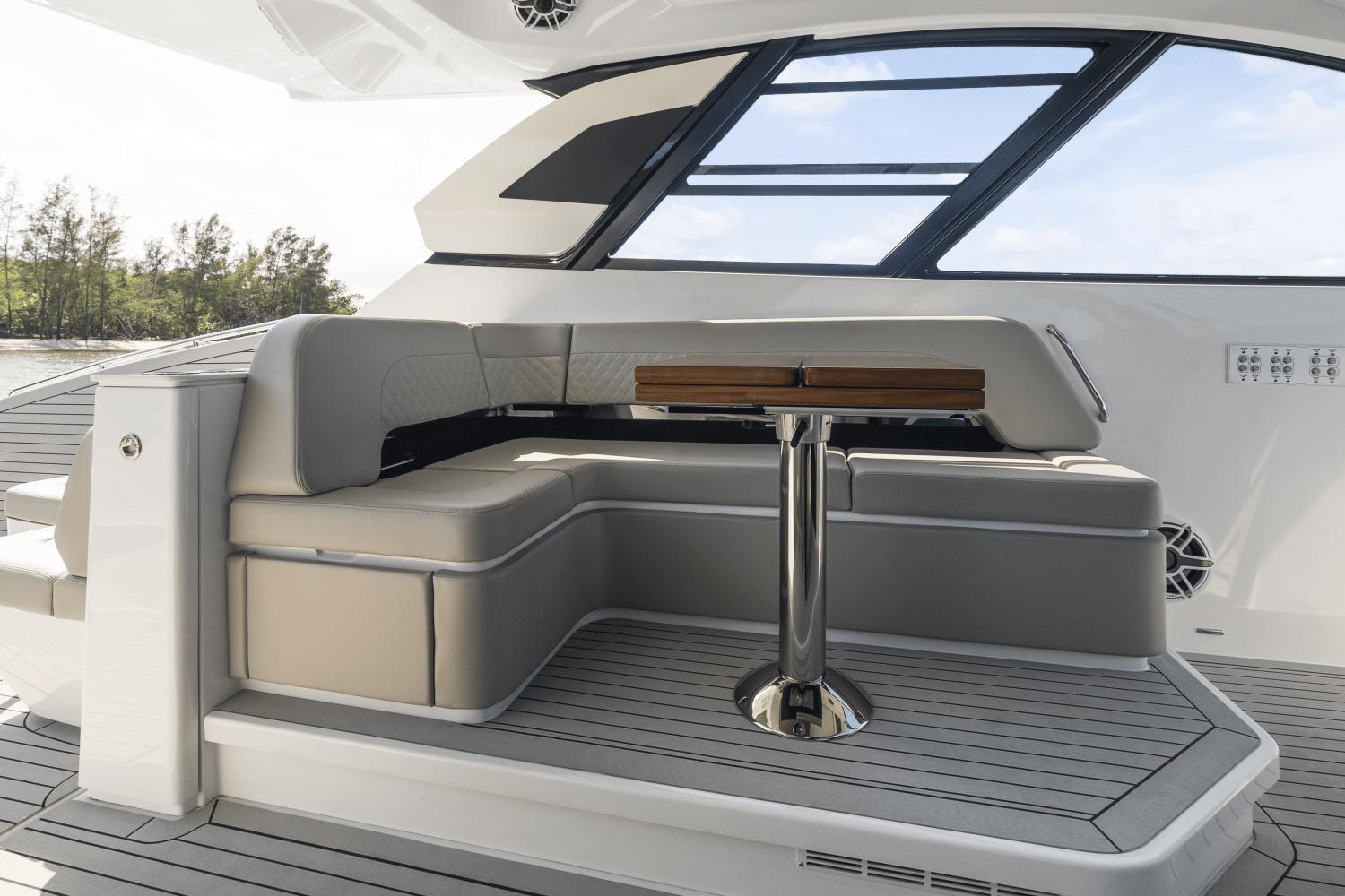 2025-cruisers-yachts-50-gls-outboard-power-9754114-976602588-0-100420251326-88