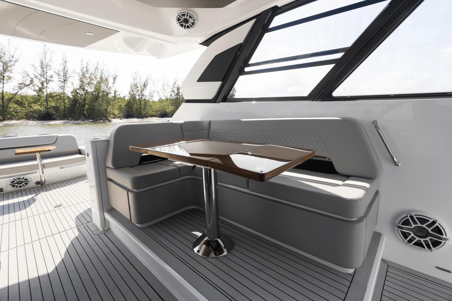 2025-cruisers-yachts-50-gls-outboard-power-9754114-976602589-0-100420251326-89