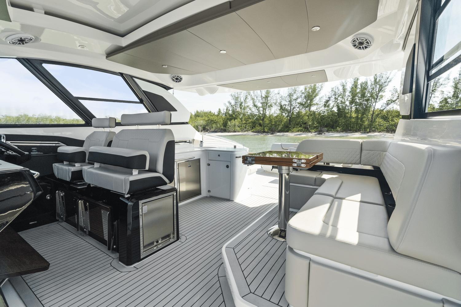 2025-cruisers-yachts-50-gls-outboard-power-9754114-976602590-0-100420251326-90