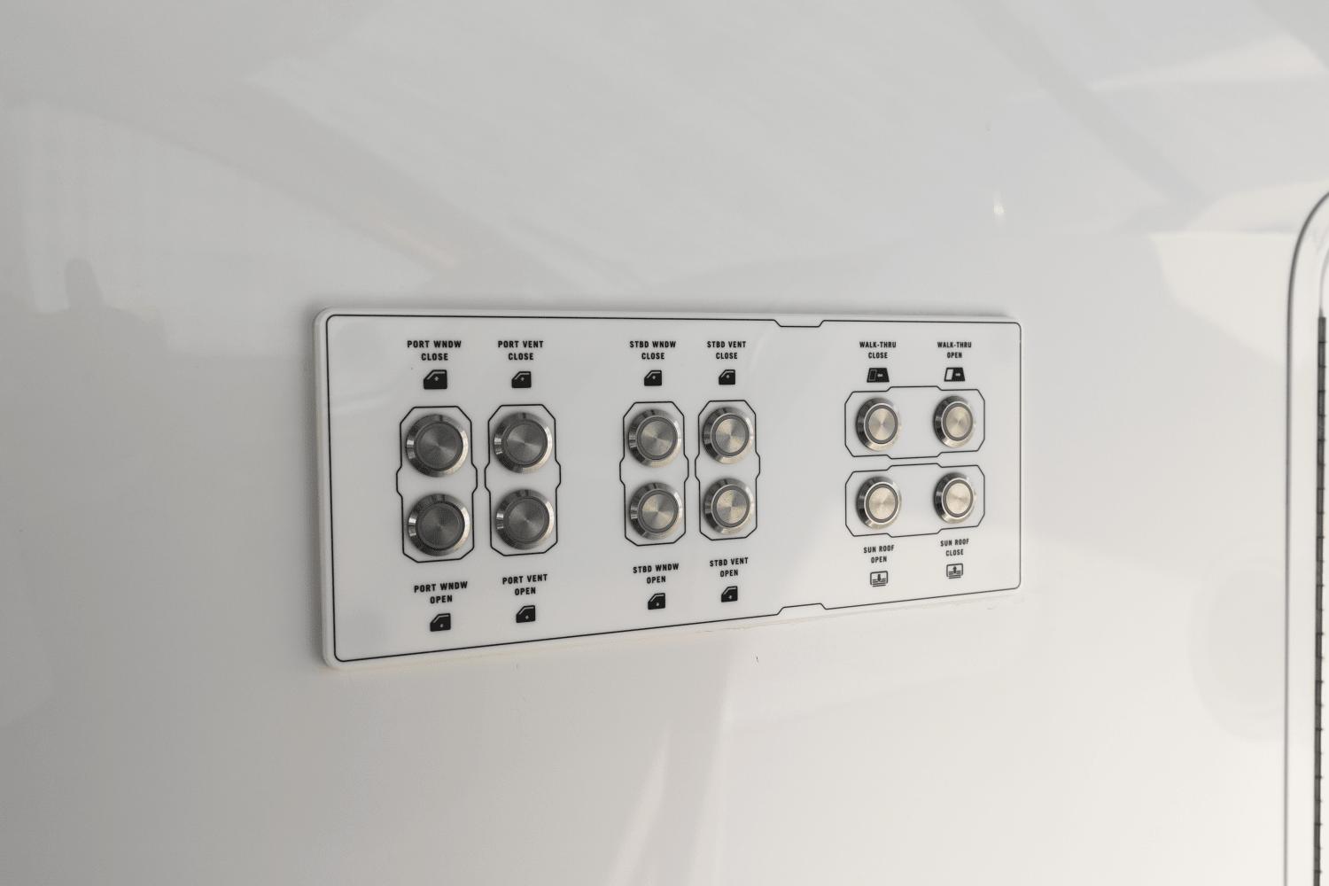 2025-cruisers-yachts-50-gls-outboard-power-9754114-976602592-0-100420251326-92