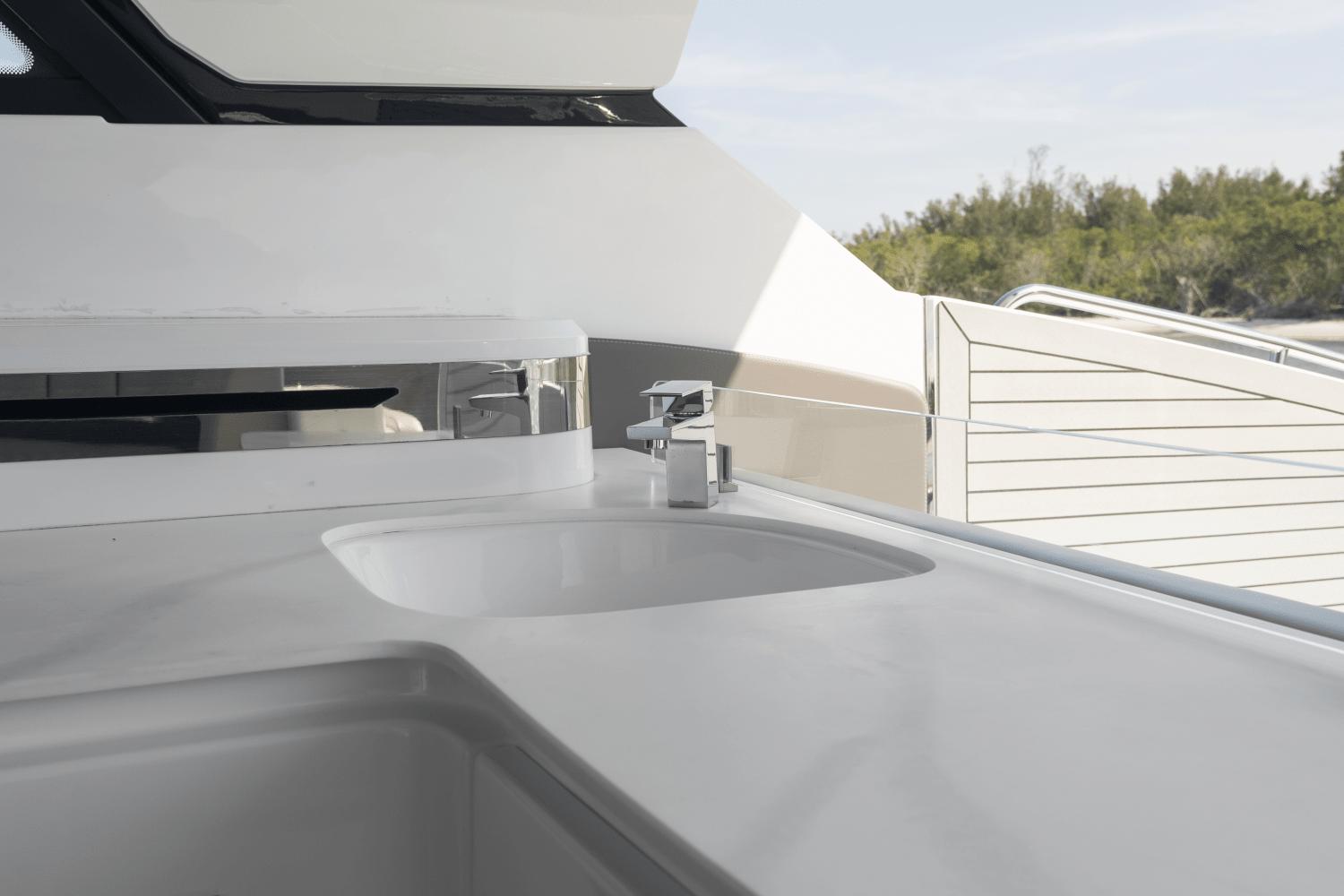 2025-cruisers-yachts-50-gls-outboard-power-9754114-976602593-0-100420251326-93
