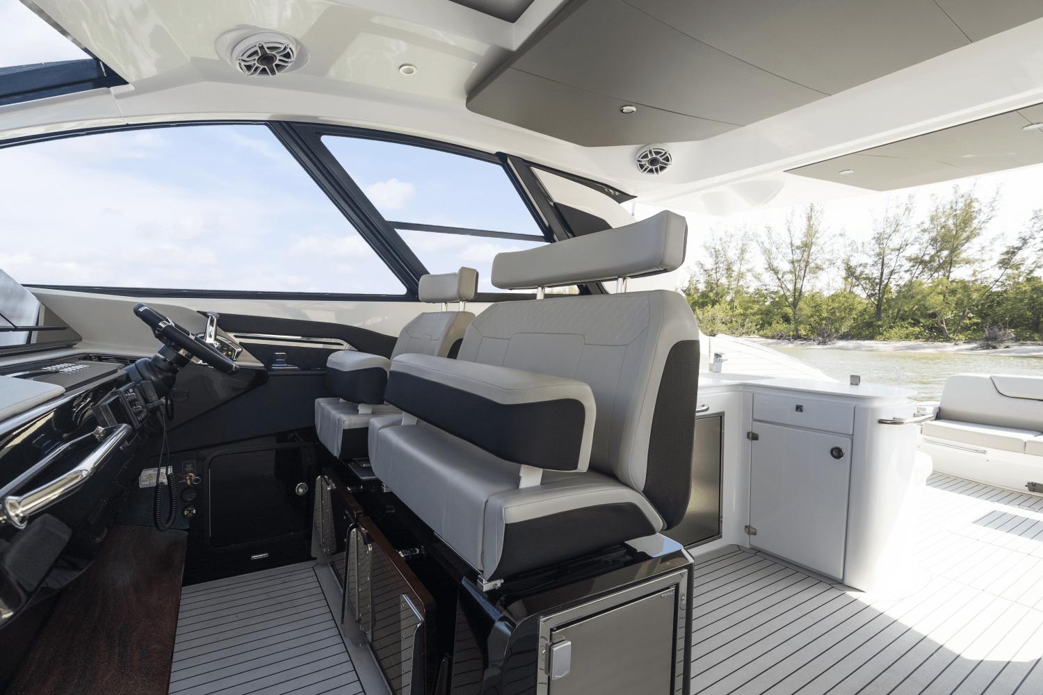 2025-cruisers-yachts-50-gls-outboard-power-9754114-976602596-0-100420251326-96