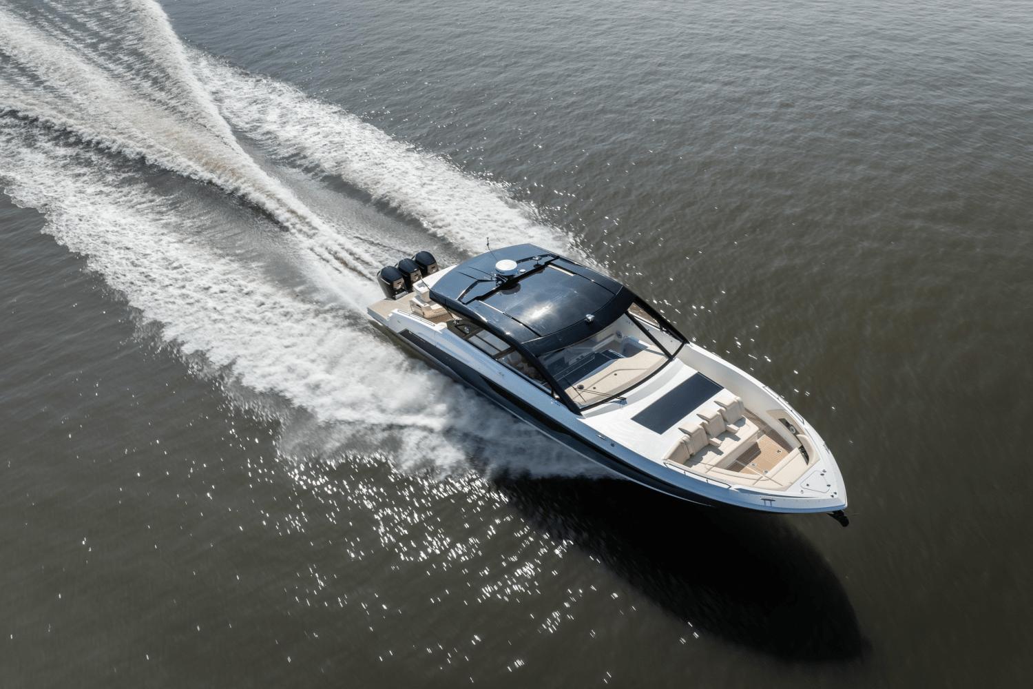2025-cruisers-yachts-50-gls-outboard-power-9754114-978143599-0-120520251229-44