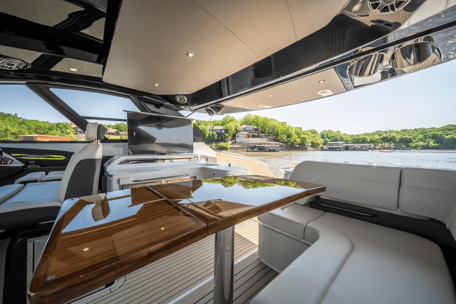 2025-cruisers-yachts-50-gls-outboard-power-9754114-978143600-0-120520251229-38