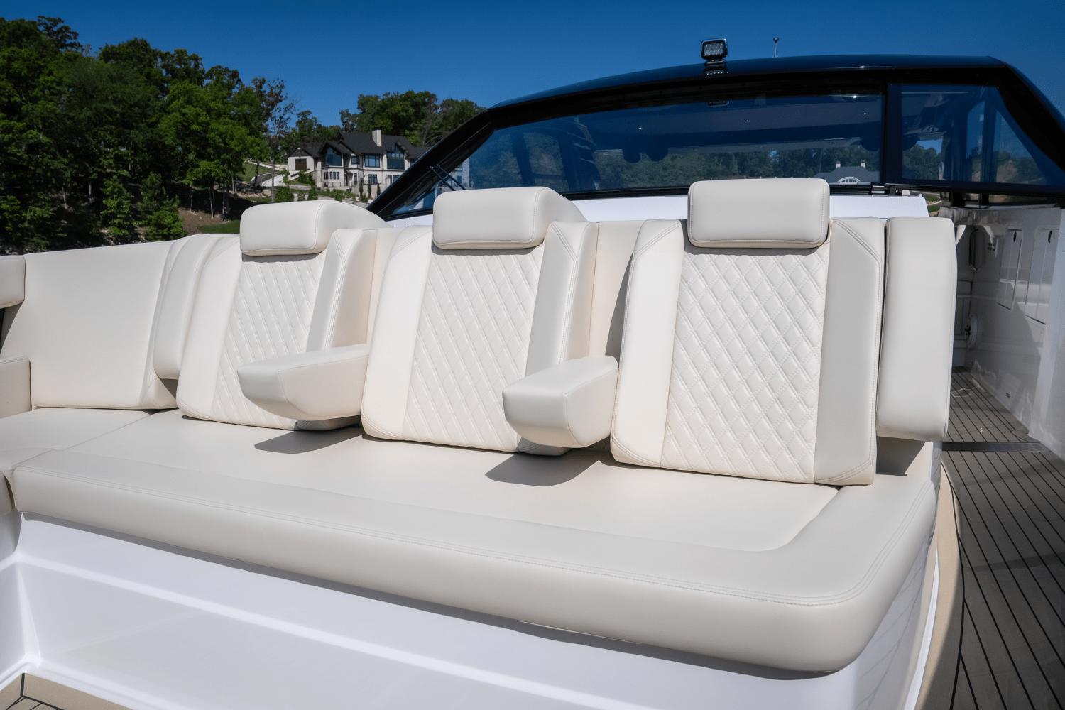 2025-cruisers-yachts-50-gls-outboard-power-9754114-978143607-0-120520251229-10