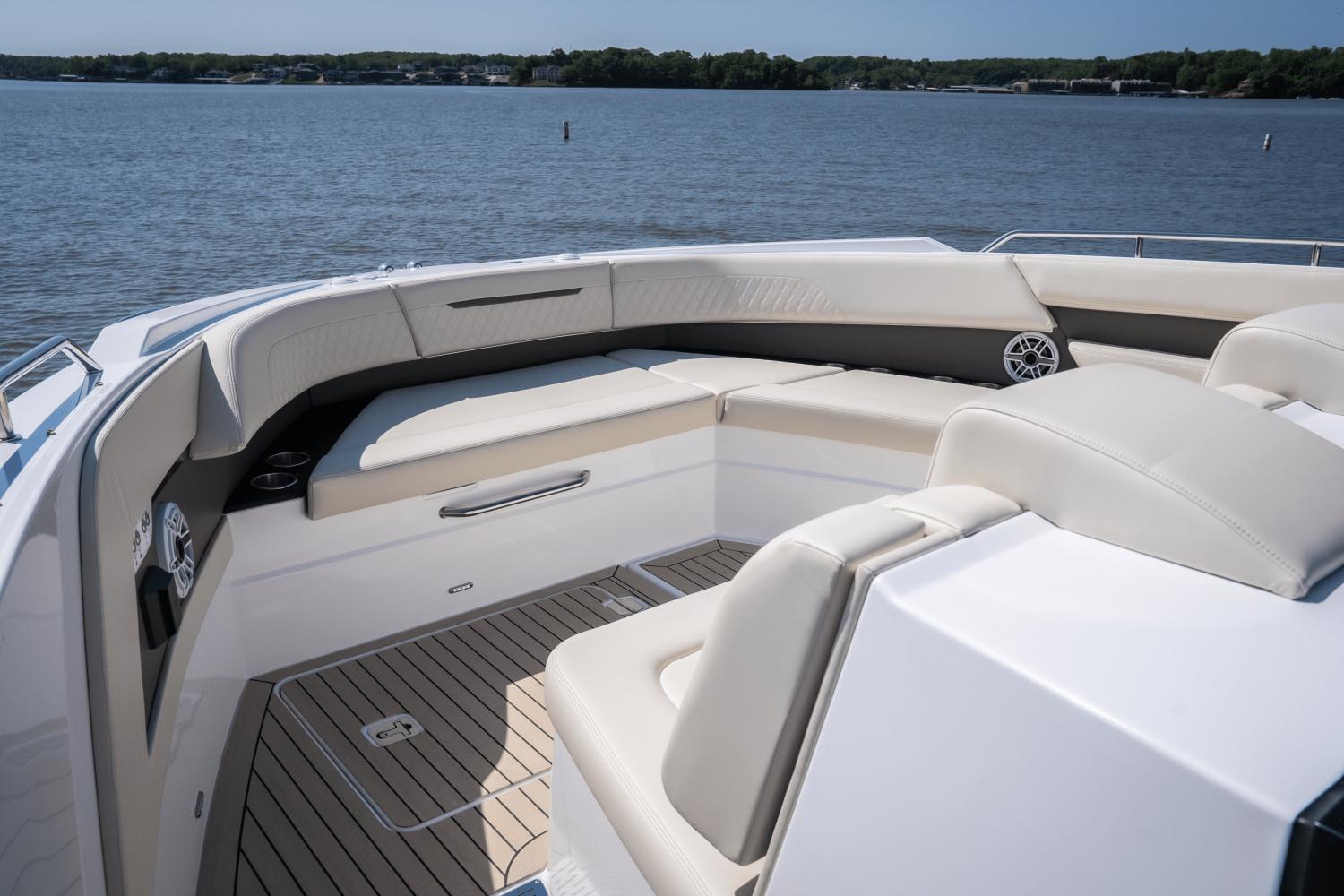 2025-cruisers-yachts-50-gls-outboard-power-9754114-978143612-0-120520251229-9