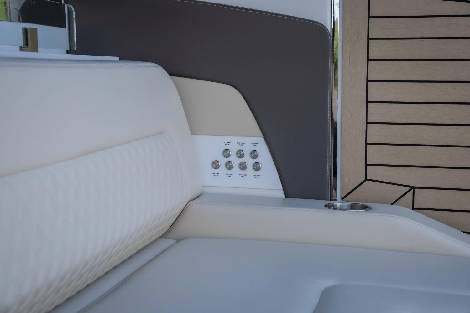 2025-cruisers-yachts-50-gls-outboard-power-9754114-978143613-0-120520251229-2