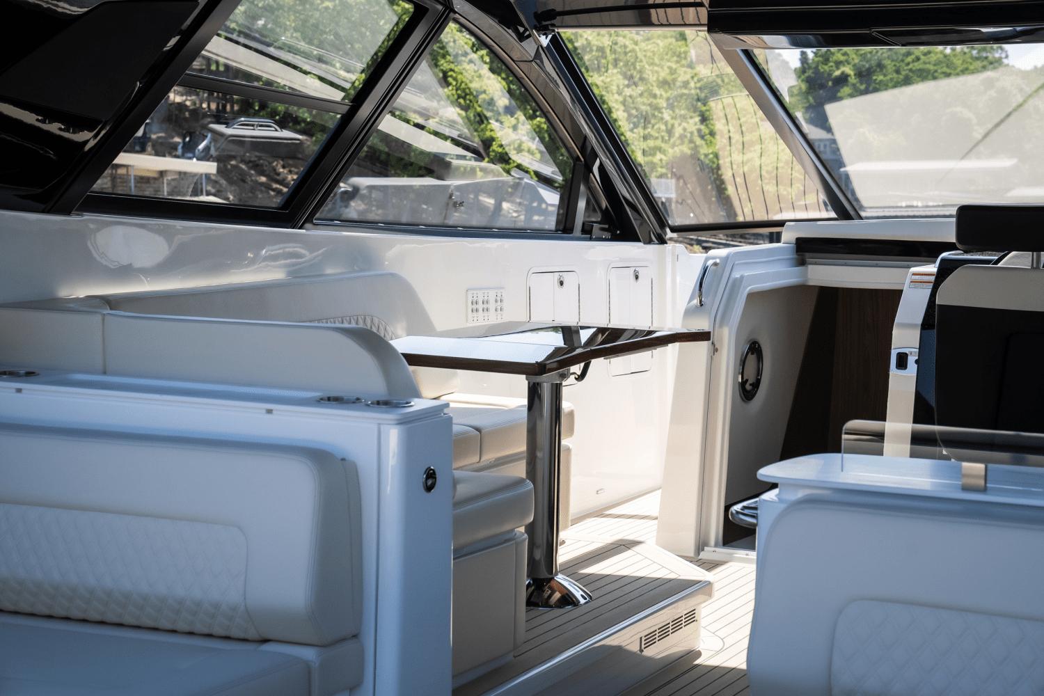 2025-cruisers-yachts-50-gls-outboard-power-9754114-978143614-0-120520251229-20