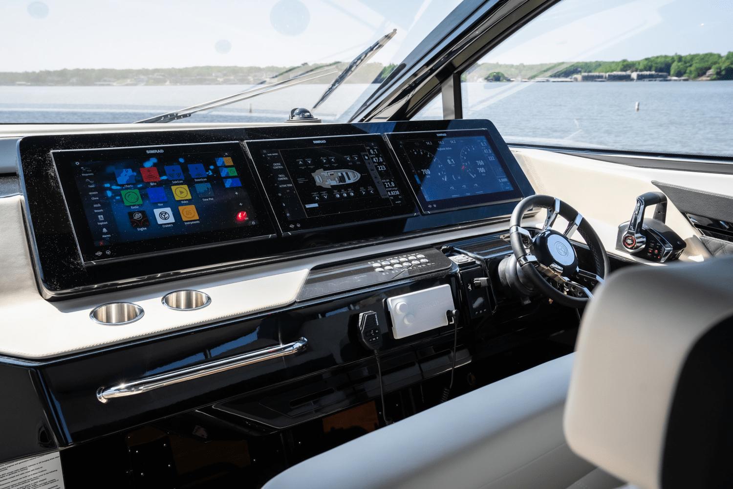 2025-cruisers-yachts-50-gls-outboard-power-9754114-978143615-0-120520251229-5
