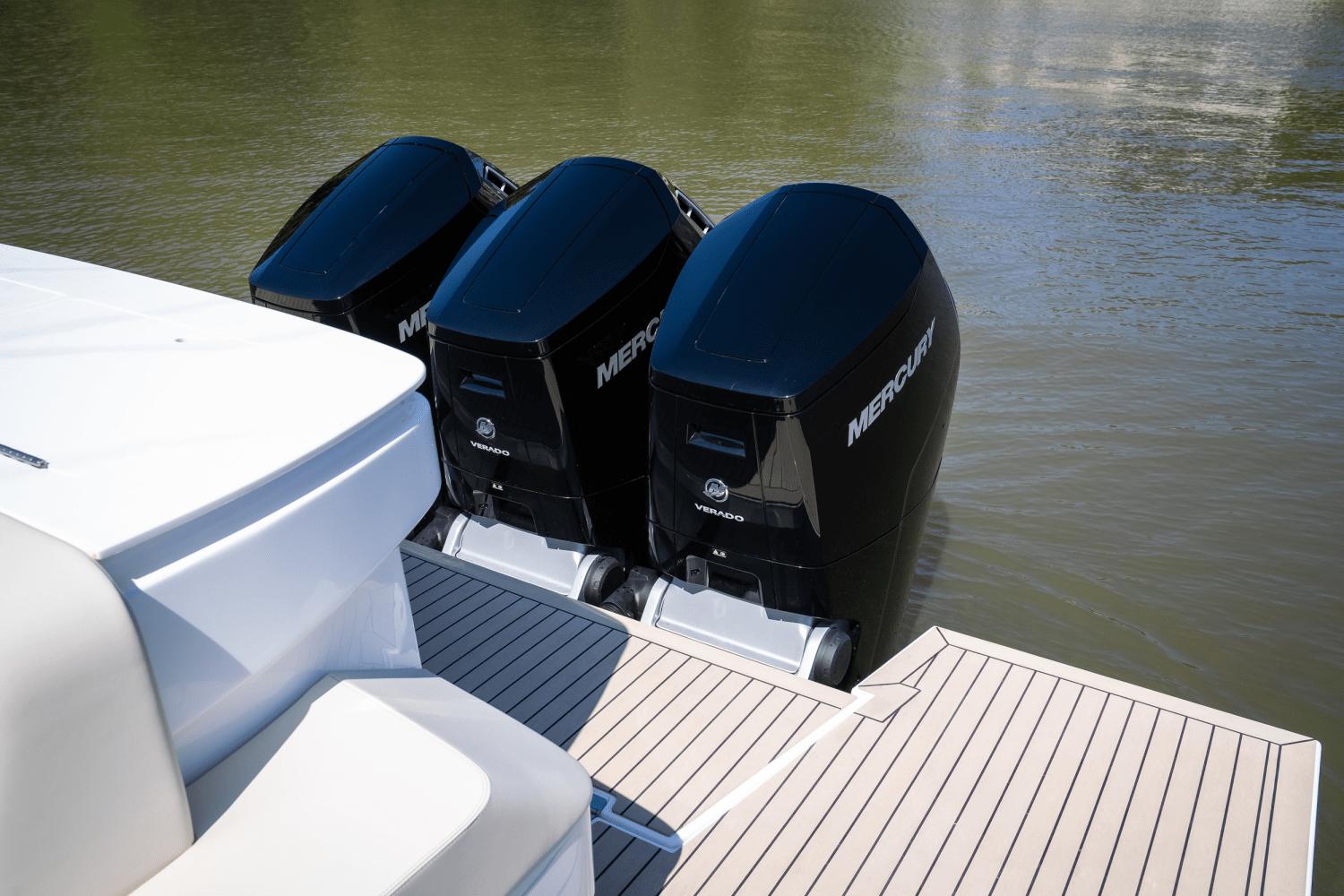 2025-cruisers-yachts-50-gls-outboard-power-9754114-978143616-0-120520251229-15