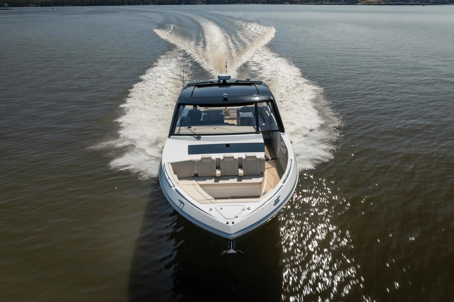 2025-cruisers-yachts-50-gls-outboard-power-9754114-978143622-0-120520251229-45
