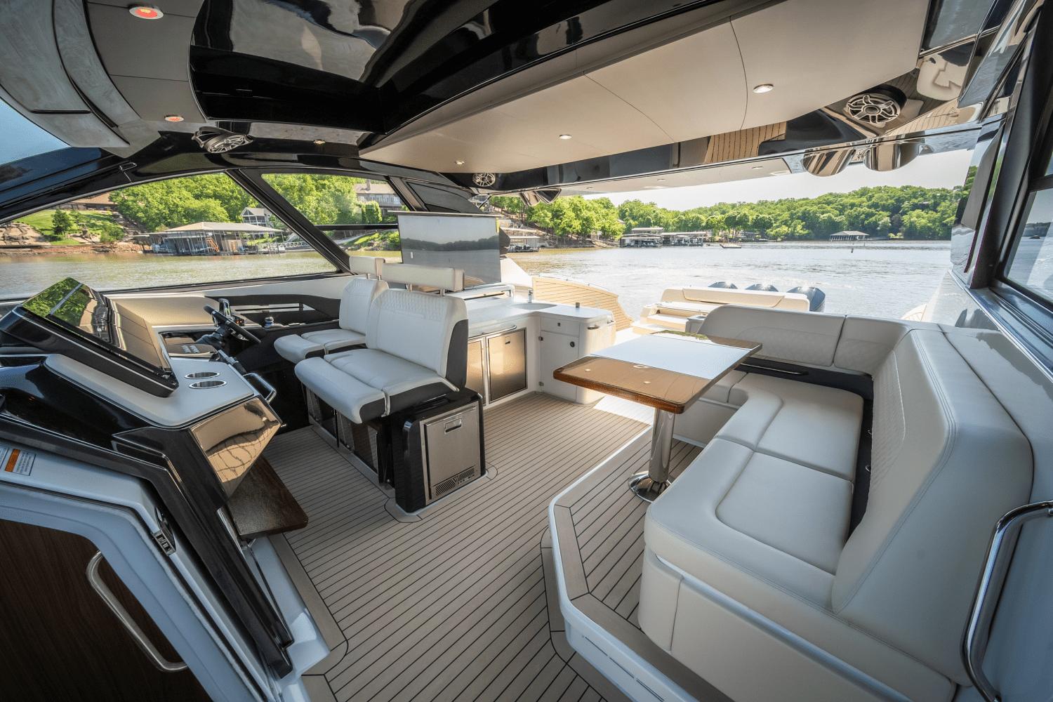 2025-cruisers-yachts-50-gls-outboard-power-9754114-978143624-0-120520251229-37