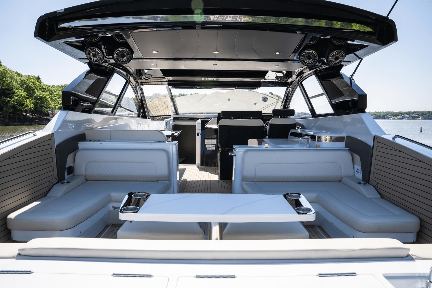 2025-cruisers-yachts-50-gls-outboard-power-9754114-978143626-0-120520251229-17