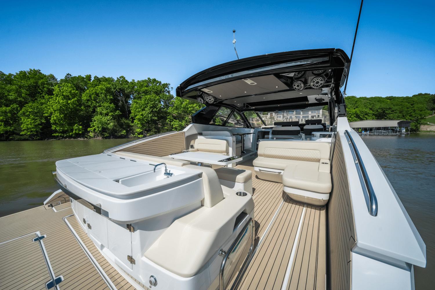 2025-cruisers-yachts-50-gls-outboard-power-9754114-978143627-0-120520251229-31