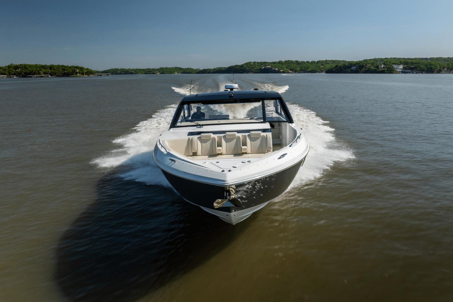 2025-cruisers-yachts-50-gls-outboard-power-9754114-978143628-0-120520251229-42